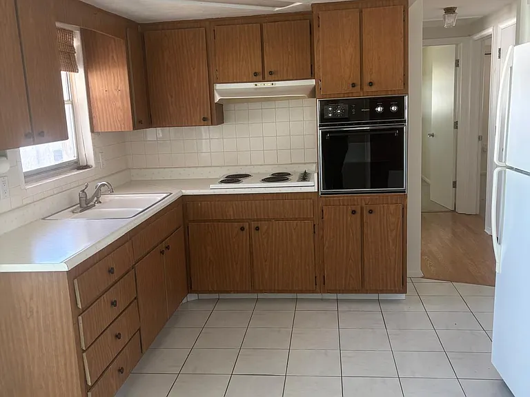 4853 Manor Dr — Photo 5