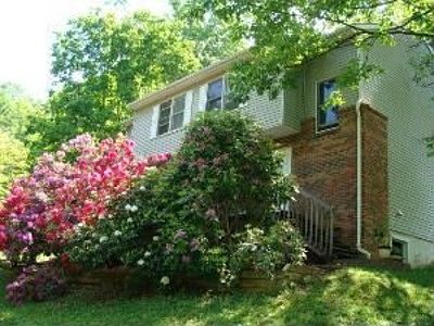 Beautiful 3 Bedroom Townhome