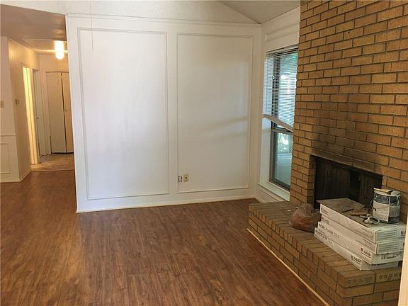 3rd image of 2112 Valleywood Dr