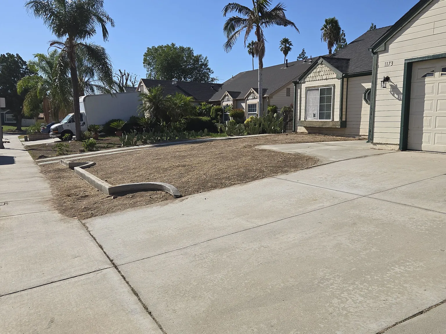 5 bed, 1250 sqft, $3,200 — Photo 2