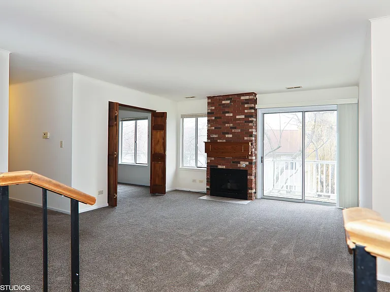 337 Springlake Ln #D — Photo 2
