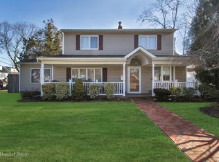 95 Cartwright Blvd, Massapequa Park, NY 11762