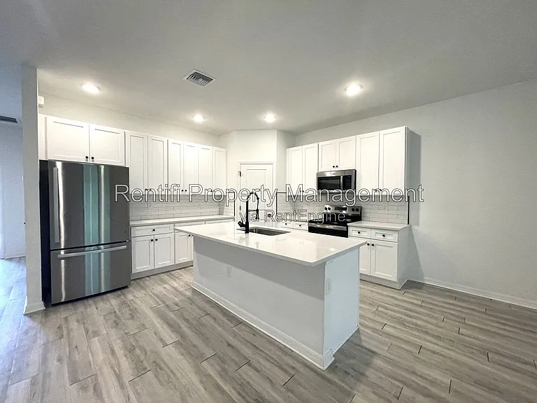 560 Nimitz Blvd — Photo 4