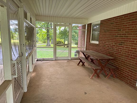 4th image of 1209 Dameron Rd