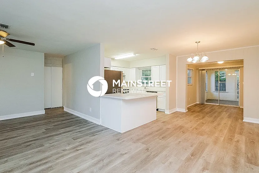 2447 Whitman St — Photo 4