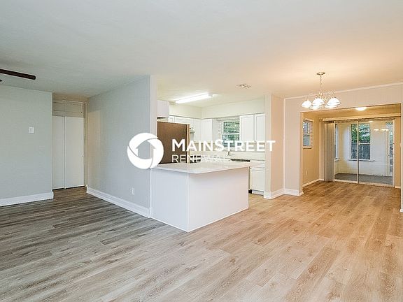 4th image of 2447 Whitman St