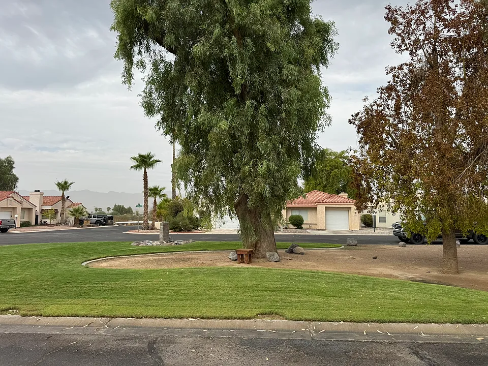 2444 Lakeside Dr