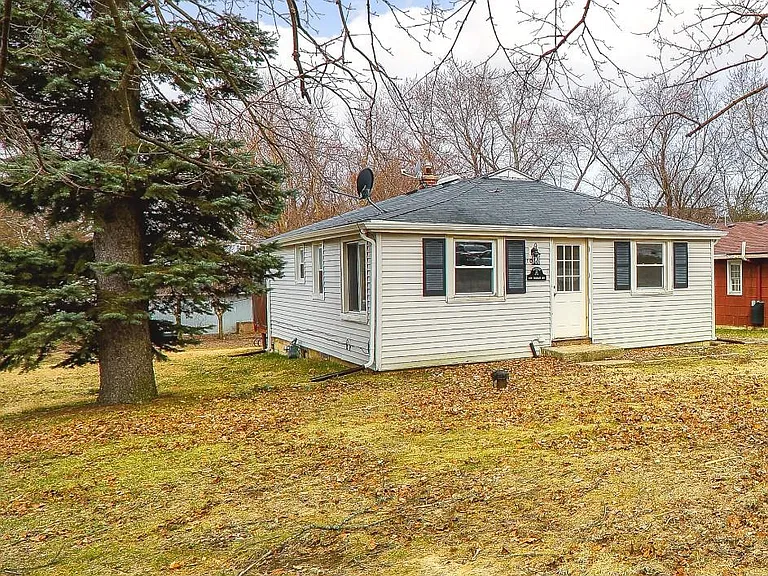 4410 Buckley Rd — Photo 8