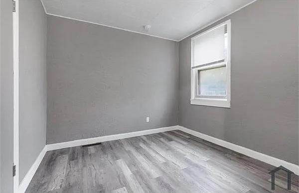 5 bed, 1400 sqft, $2,000 — Photo 2