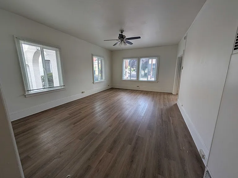 Located directly in the heart of Portland's SE — Photo 2