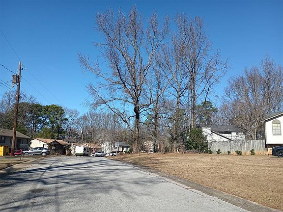4th image of 2556 Janice Cir NE