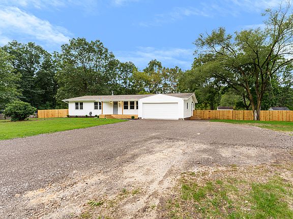 2nd image of 465 Carr Rd