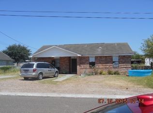 107 Mira Flores Ave, Zapata, TX 78076