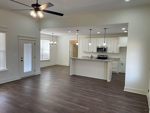 3rd image of 118 Pecan St