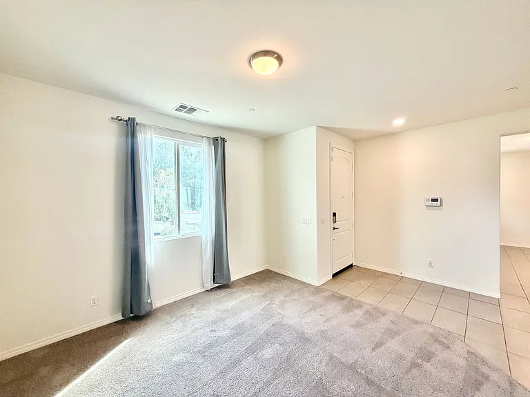 30136 Sutton Ct — Photo 7
