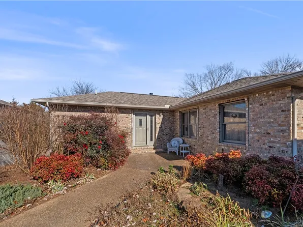 9C Clover Ln, Holiday Island, AR 72631