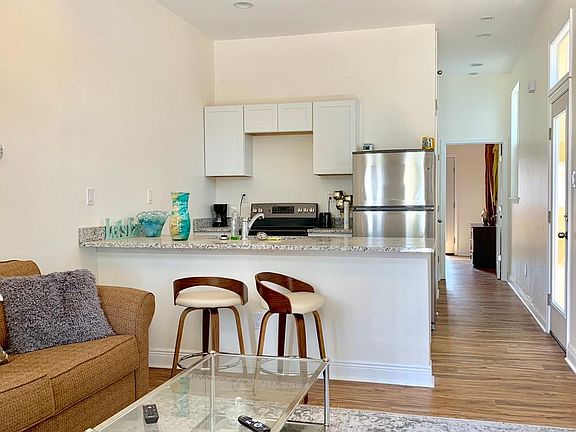 4th image of 3226 Orleans Ave