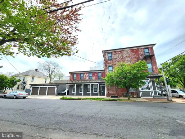 202 Centre St, Trenton, NJ 08611