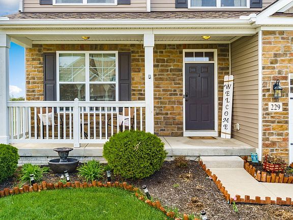 5th image of 229 Honey Locust Ln