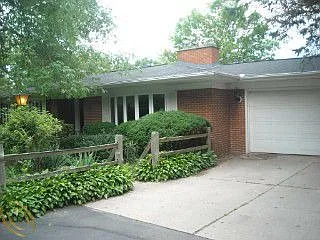 1614 S Milford Rd photo 1