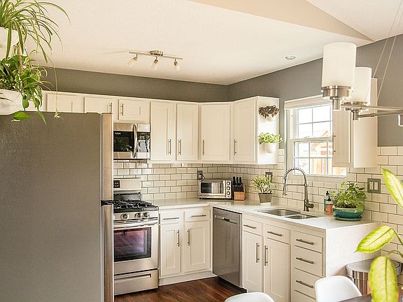 4th image of 205 Bayhill Blvd