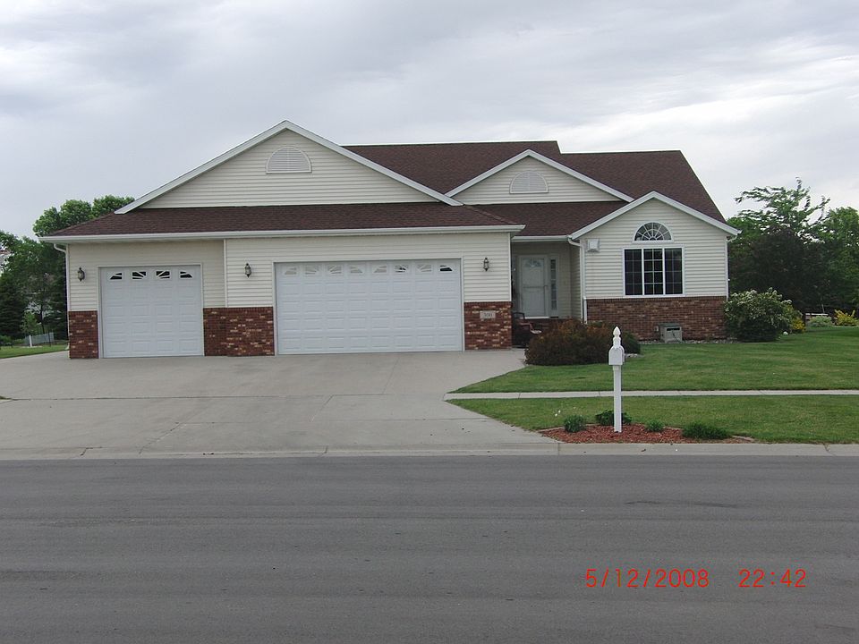 1st image of 300 Cottonwood Dr