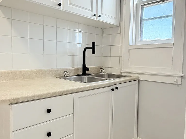 36 Hanna St W #8 — Photo 7