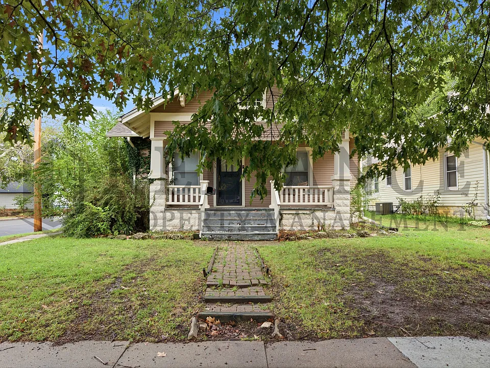 856 N Porter Ave