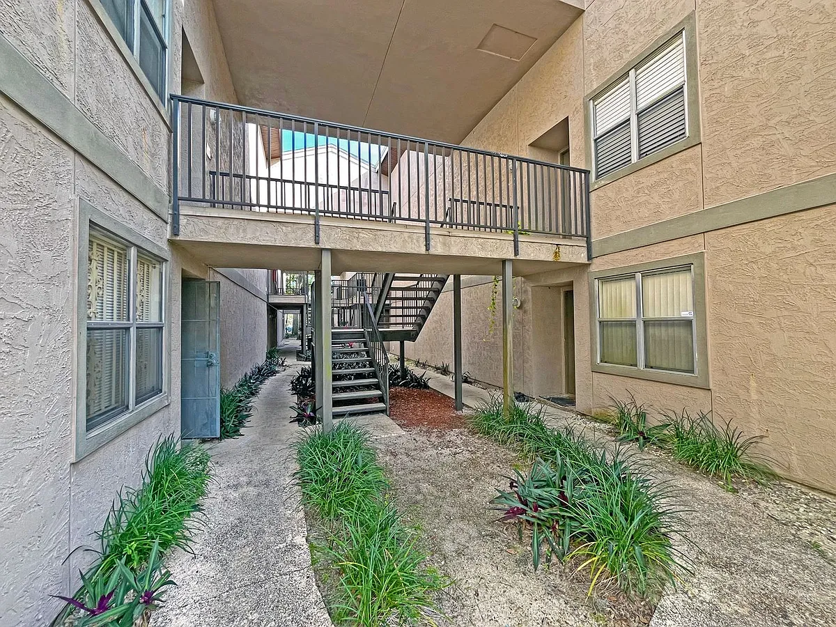 Building Photo - 4207 Winding Moss Trl #208