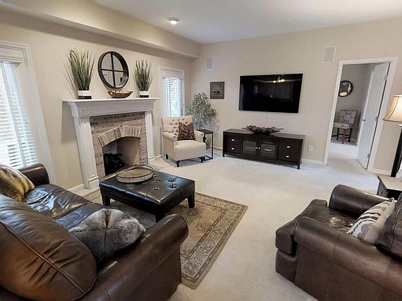 Enjoy time in the Family Room, nice and bright!