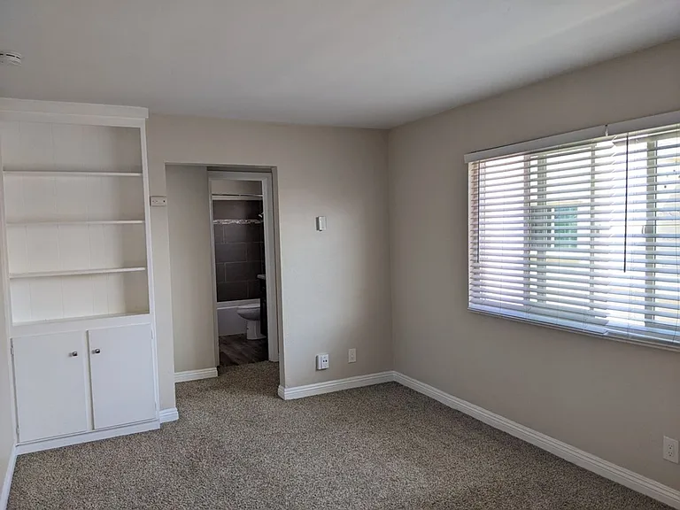 4609 Bancroft — Photo 2