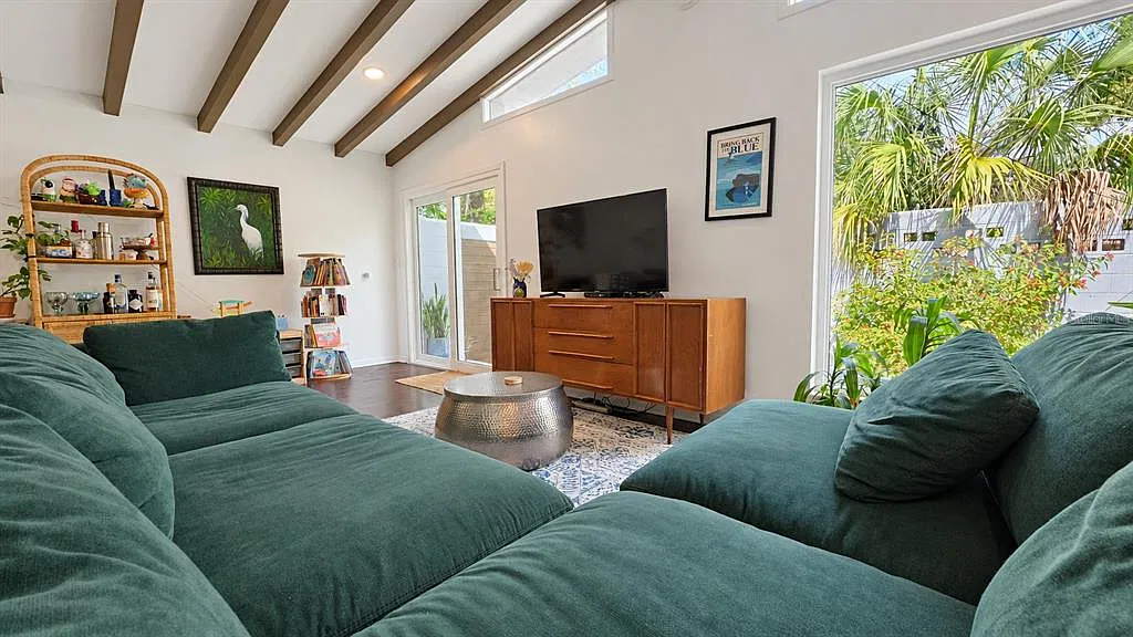 4 bed, 3.0 bath, 1850 sqft, $3,400 — Photo 3