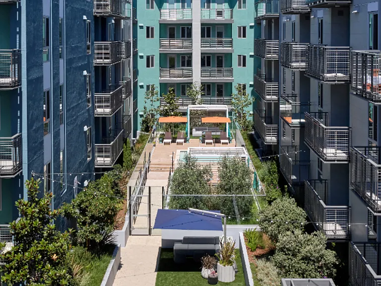 Anton Pacific — Photo 30