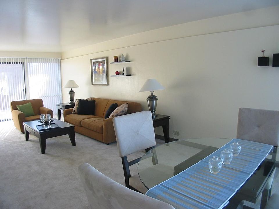 2nd image of 1501 Castle Pl SE #B