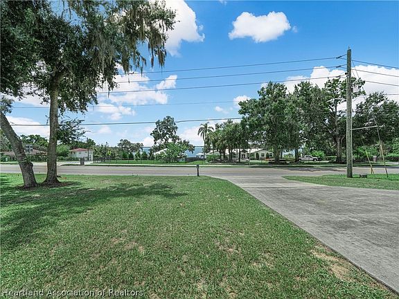 4th image of 2820 Lakeview Dr
