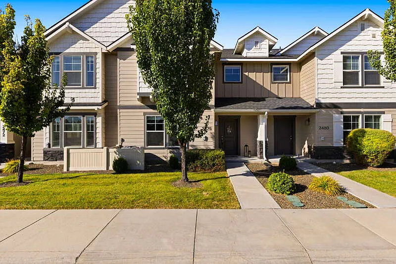 3 bed, 2.5 bath, 1531 sqft, $3,300 — Photo 2