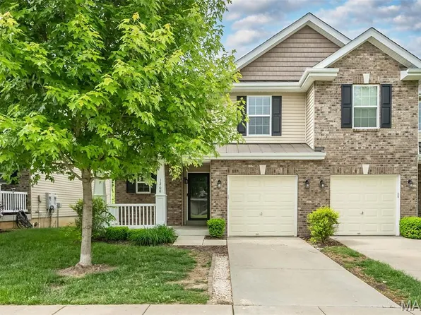 1268 Woodgrove Park Dr, O'Fallon, MO 63366