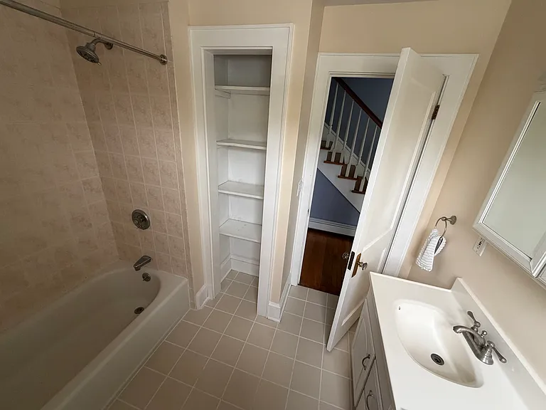 159 Barry Ave — Photo 7