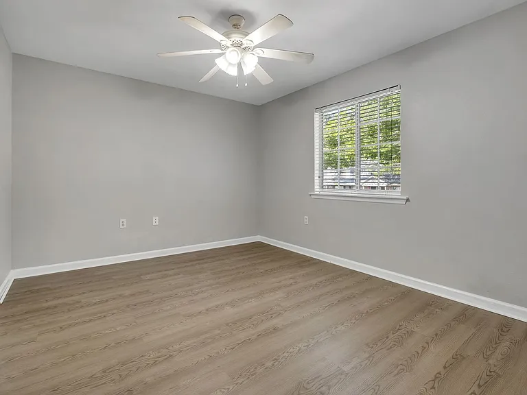 2738 W Tharpe St #404 — Photo 20