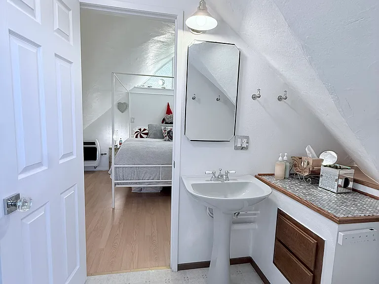2140 Hollymont Dr — Photo 38