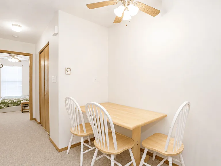 1204 Wesley Ave — Photo 9
