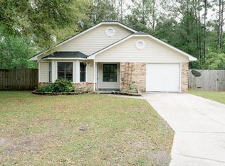 811 E Oxford Ln, Hinesville, GA 31313