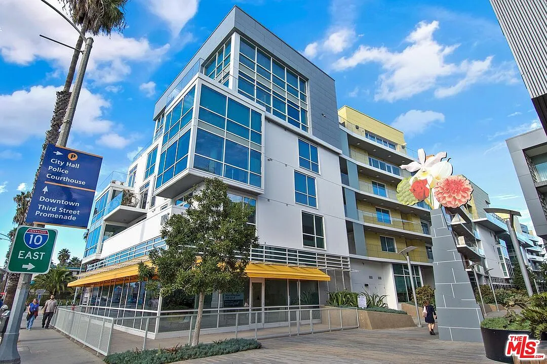 1 bed, 1.5 bath, 1163 sqft, $5,900 — Photo 2