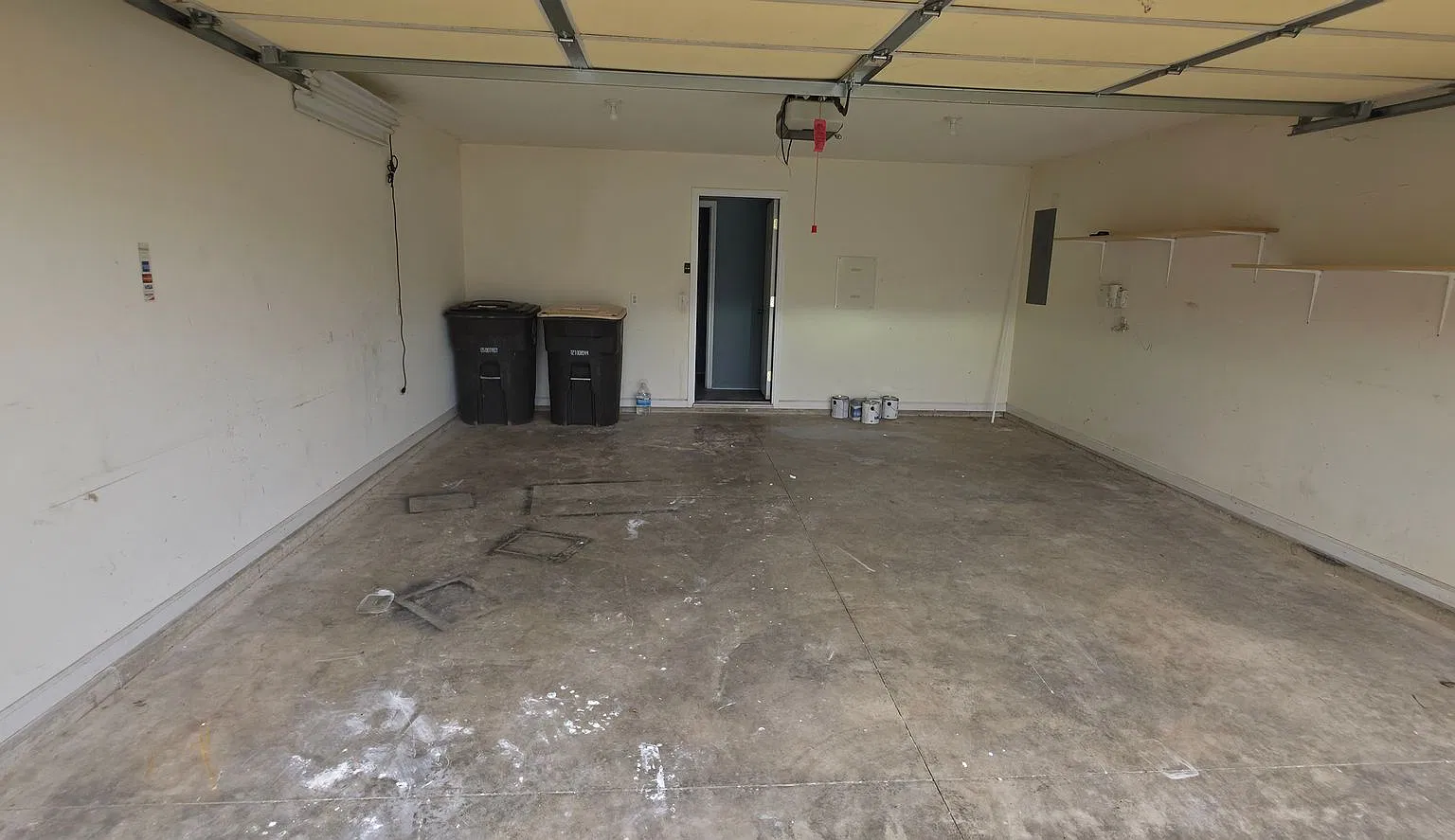 Spacious 3-Bedroom, 3-Bath Home with 2-Car Garage in Fort Wayne — Photo 3