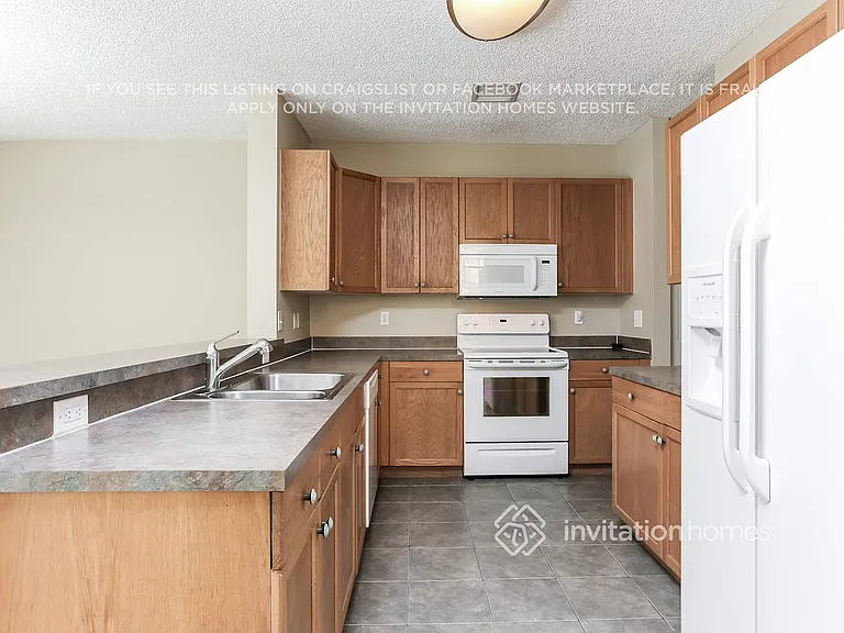 1218 Oakwater Dr — Photo 5