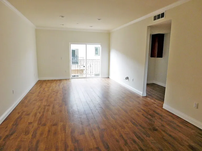 10211-10215 Tujunga Canyon Blvd — Photo 15