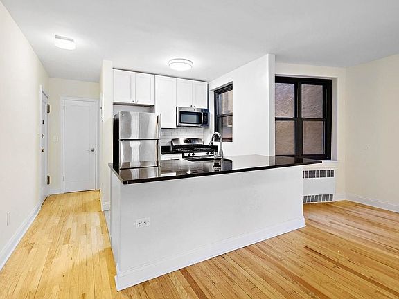 4th image of 70 Irving Pl APT 4C