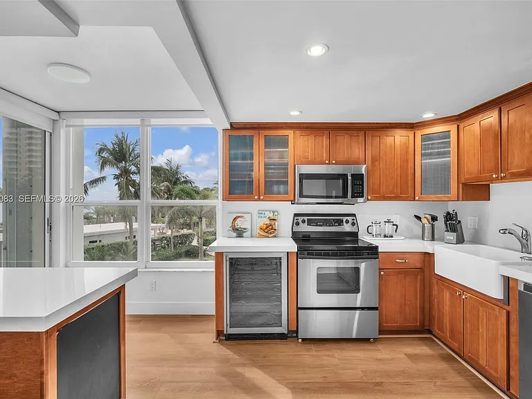 611 Ocean Dr #3E — Photo 7