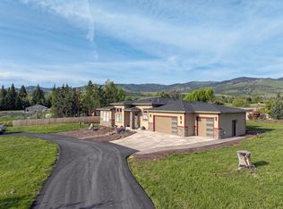804 S Valley View Rd, Ashland, OR 97520