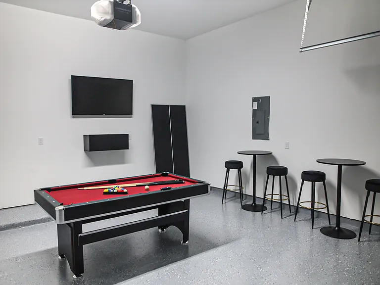Garage with TV and pool table. Epoxy floors.
(CAN BE REMOVED FOR LEASE TERMS)